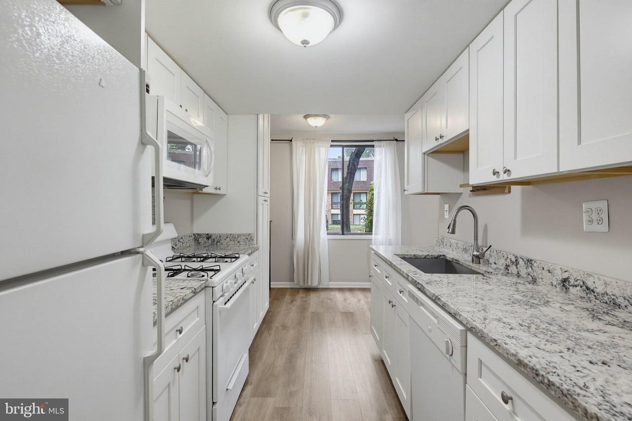 5247 W Running Brook Rd #101 - Photo 3 of 36