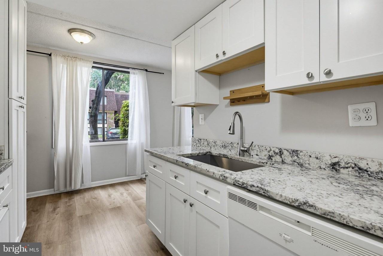5247 W Running Brook Rd #101 - Photo 6 of 36