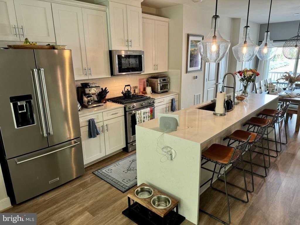 100 Stowe Dr - Photo 2 of 31