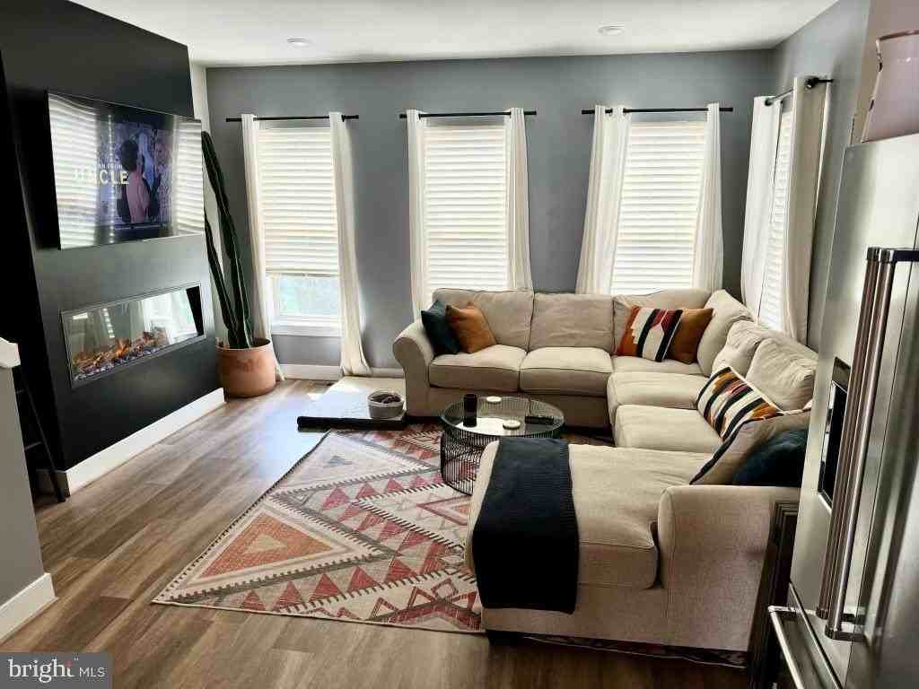 100 Stowe Dr - Photo 4 of 31