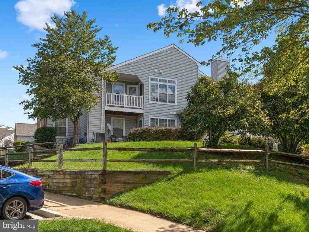 8792 Grasmere Ct - Photo 4 of 31