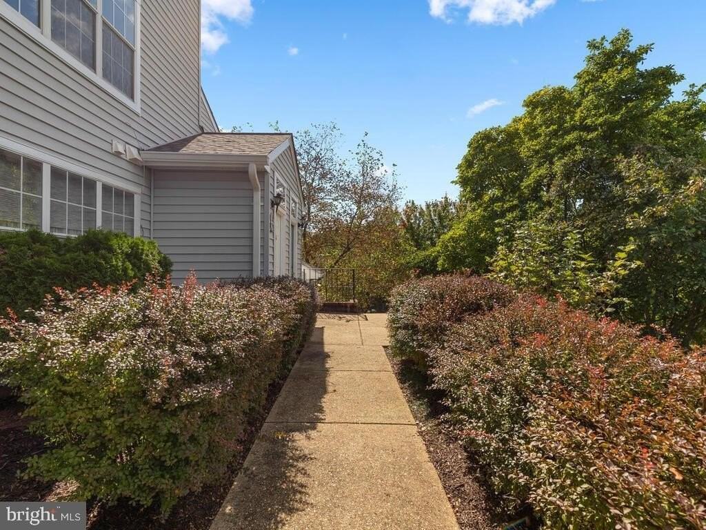 8792 Grasmere Ct - Photo 6 of 31