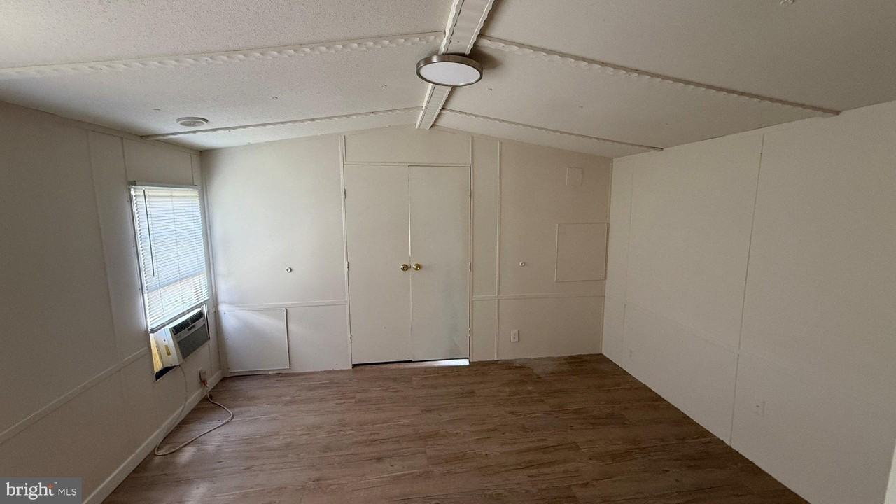 10054 Longwoods Rd #4 - Photo 3 of 11