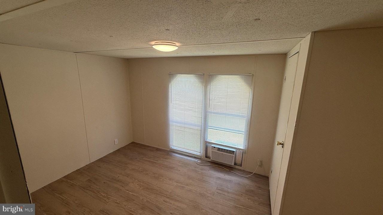 10054 Longwoods Rd #4 - Photo 4 of 11