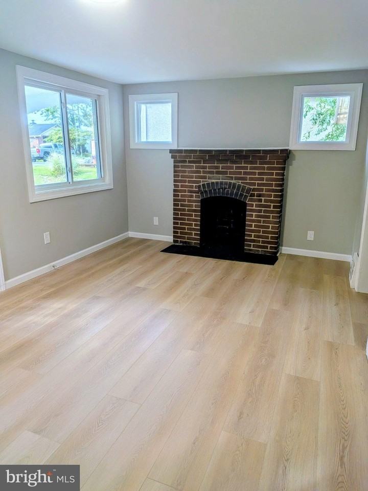 225 Union Ave - Photo 2 of 15