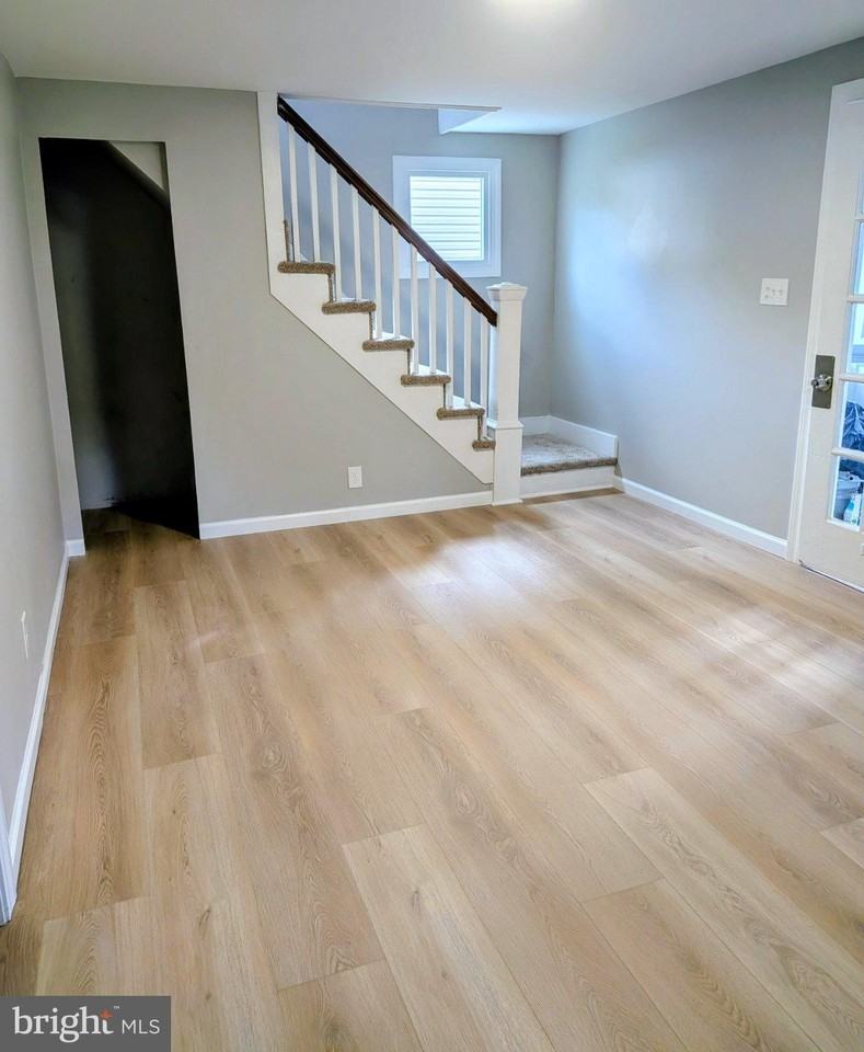 225 Union Ave - Photo 3 of 15