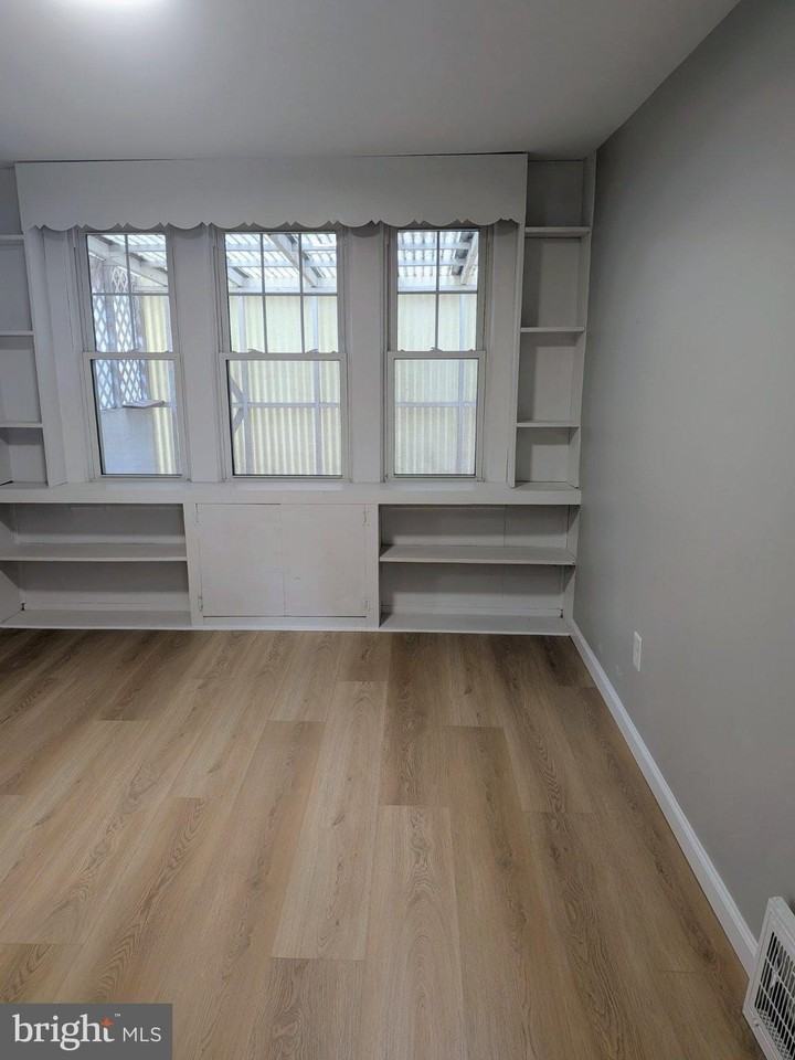 225 Union Ave - Photo 4 of 15