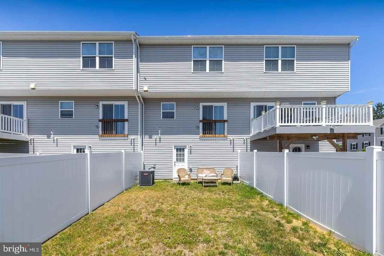 6 Burr St - Photo 2 of 18