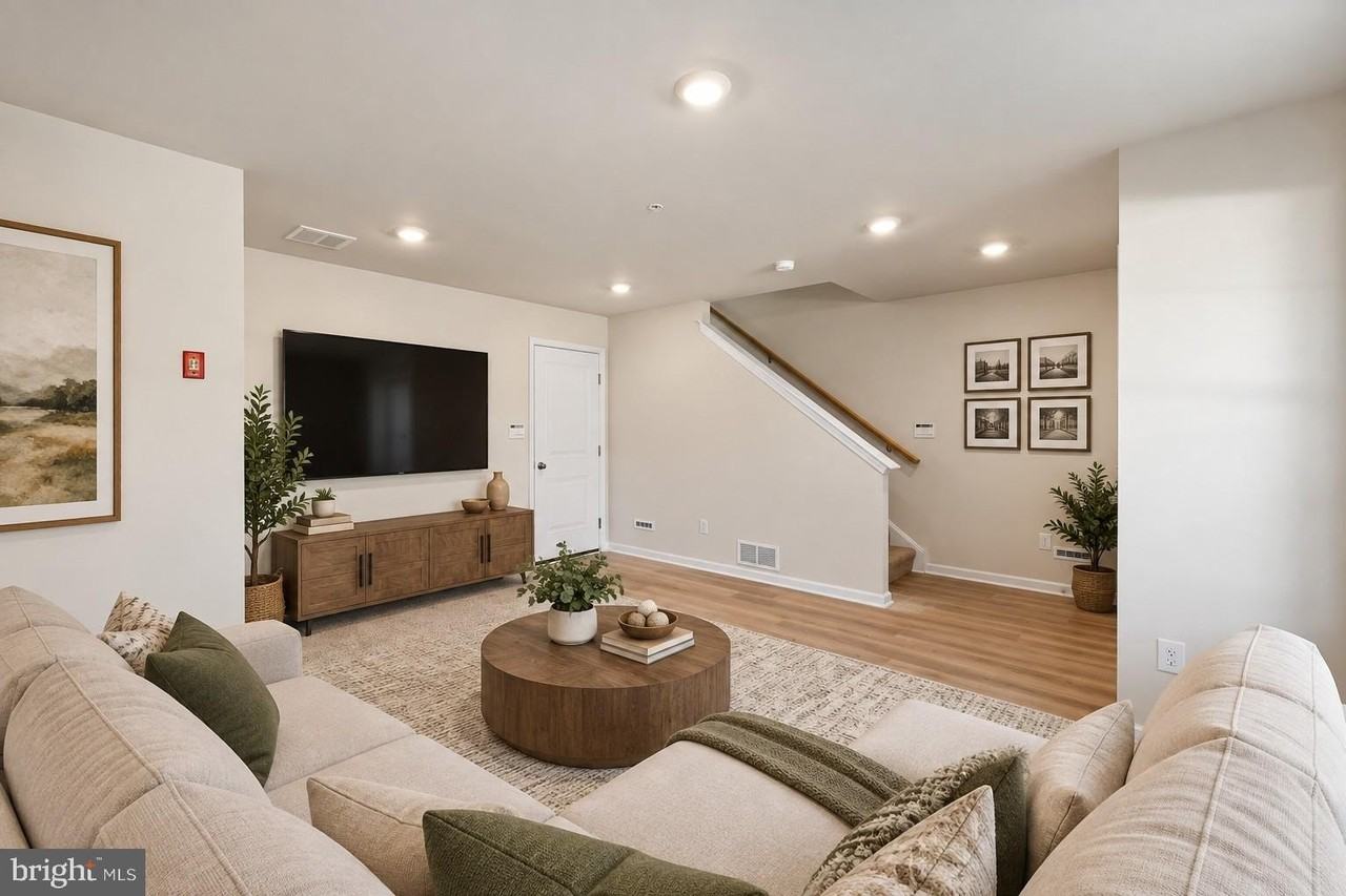 562 Swamp Creek Rd - Photo 2 of 37