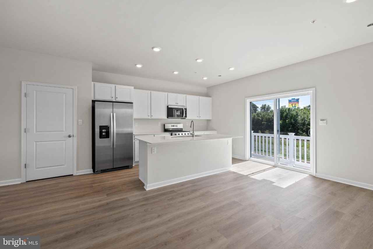 562 Swamp Creek Rd - Photo 6 of 37
