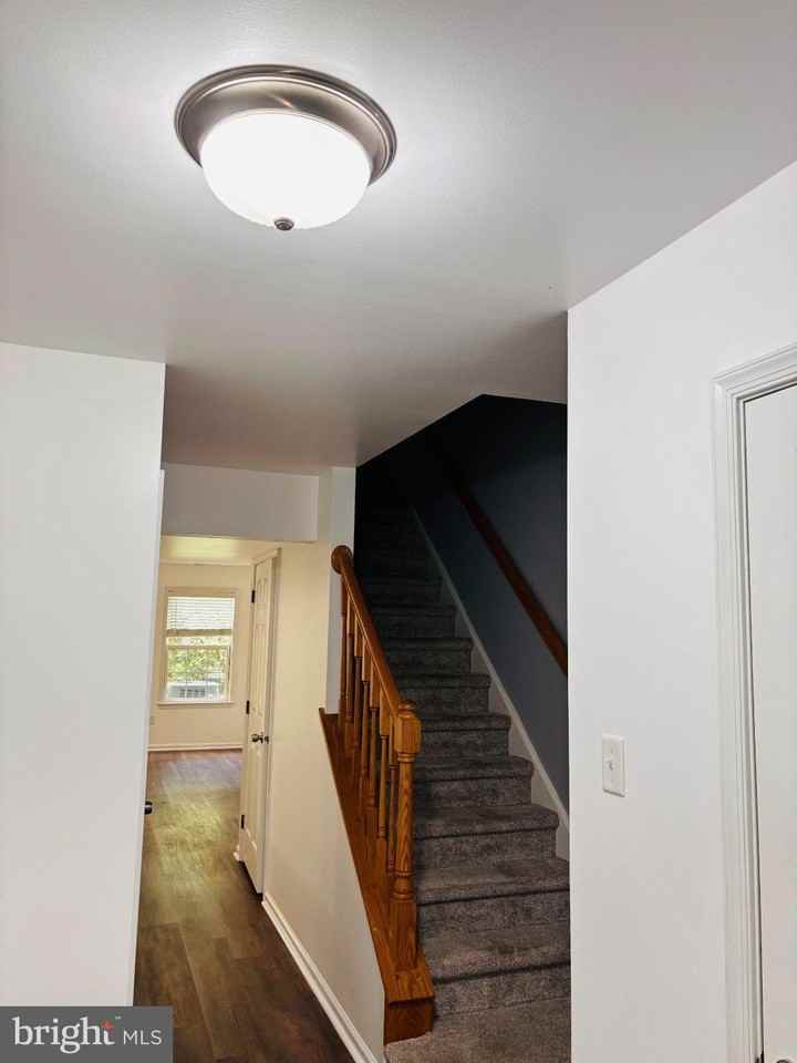 184 Victoria Ct - Photo 6 of 25