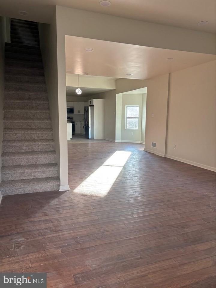 402 Colwyn Ave - Photo 2 of 31