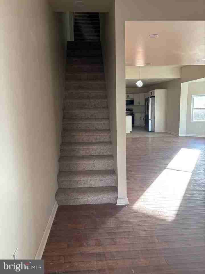 402 Colwyn Ave - Photo 3 of 31