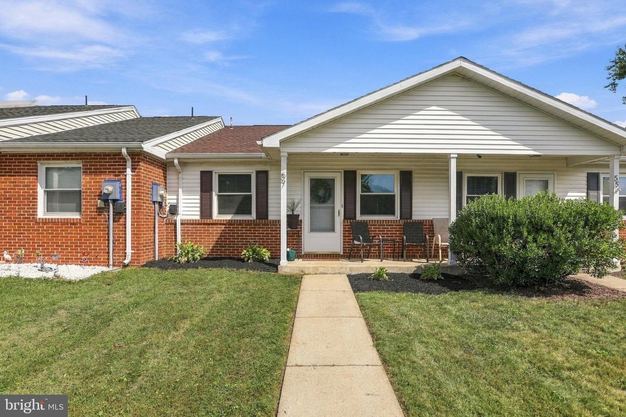 57 Nottingham Dr - Photo 2 of 27