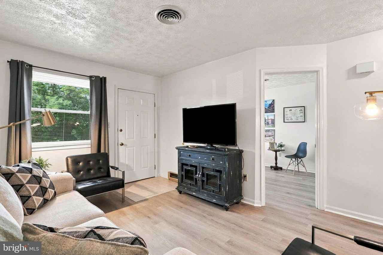 57 Nottingham Dr - Photo 7 of 27