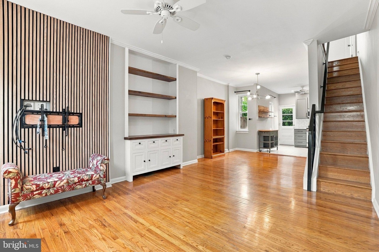 2207 Memphis St - Photo 2 of 15