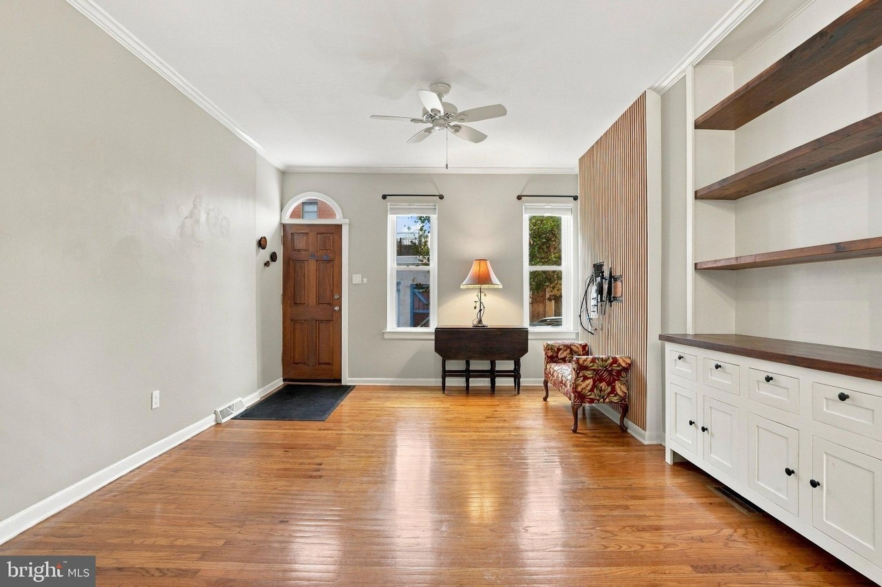 2207 Memphis St - Photo 3 of 15