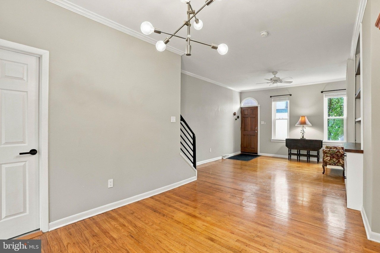 2207 Memphis St - Photo 5 of 15