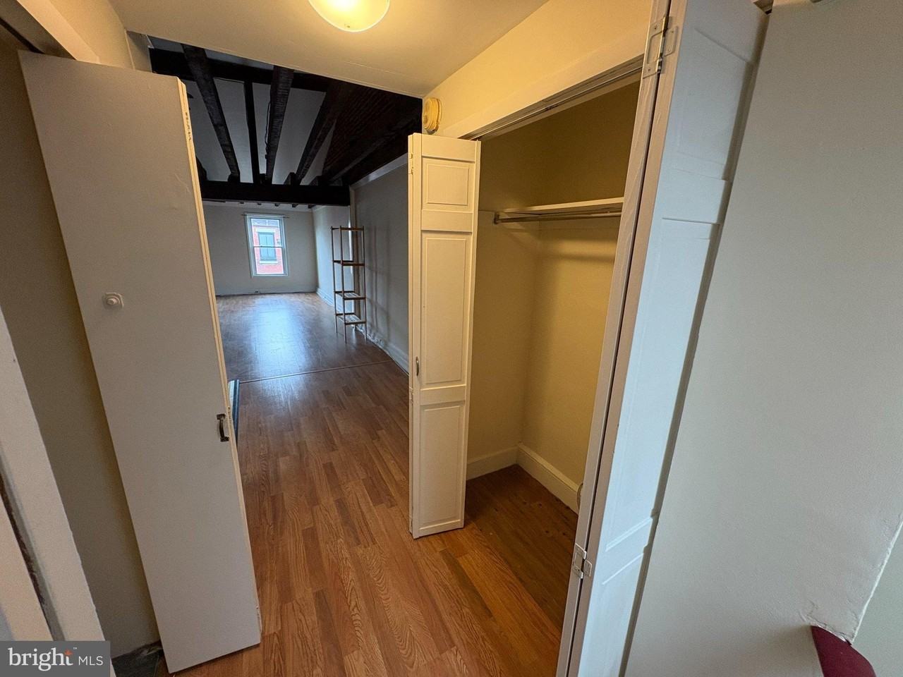 631 Catharine St #3 - Photo 4 of 14