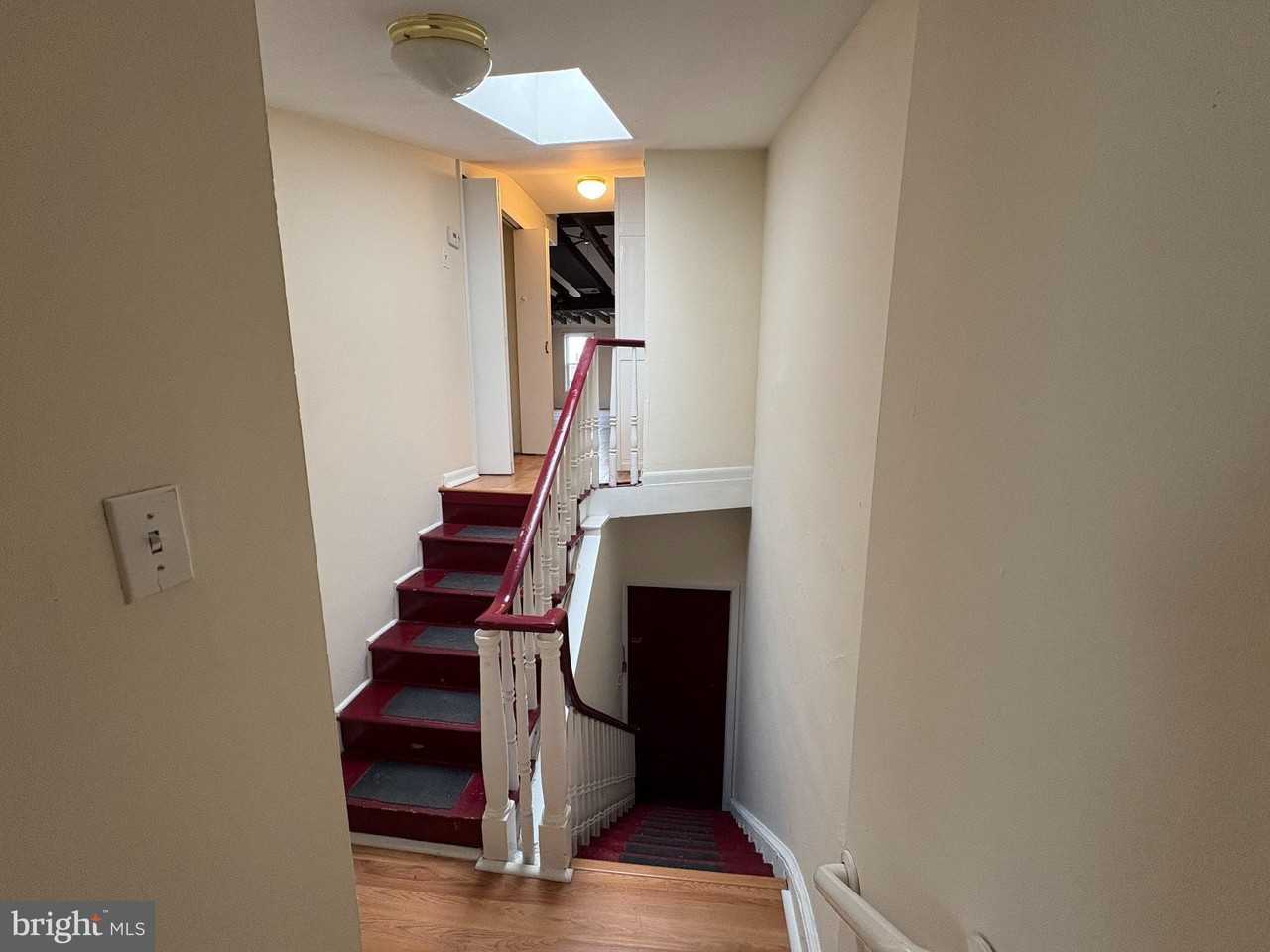 631 Catharine St #3 - Photo 6 of 14