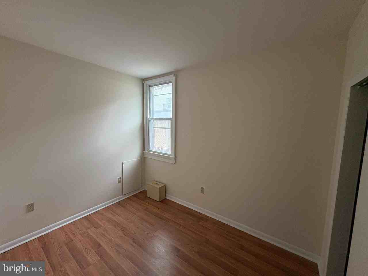 631 Catharine St #3 - Photo 7 of 14