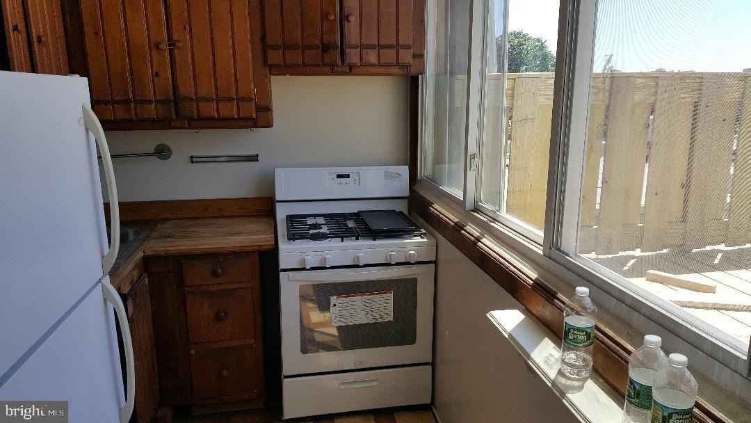872 N 23rd St #3 - Photo 2 of 10