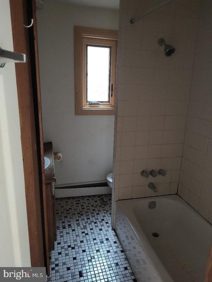 872 N 23rd St #3 - Photo 4 of 10