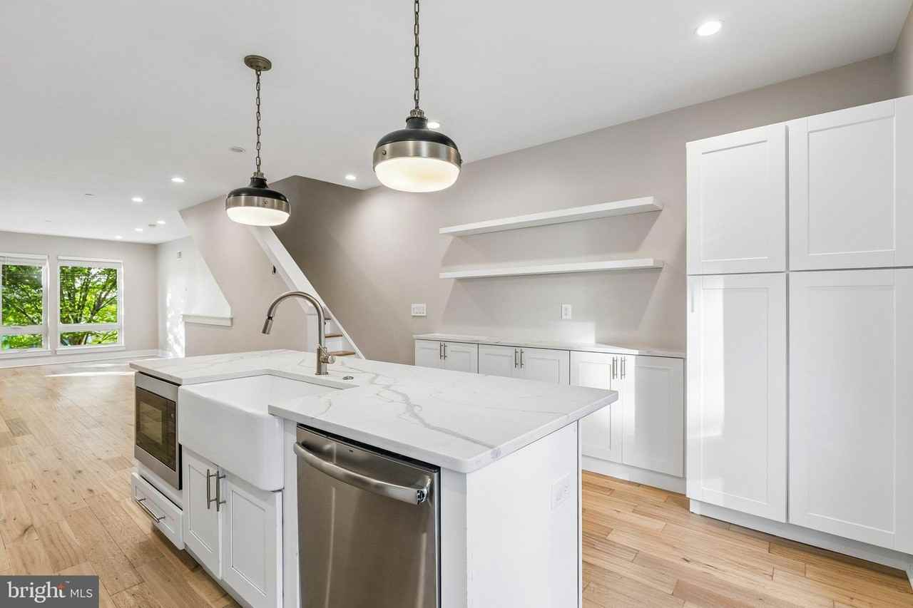1811 Blair St - Photo 5 of 45