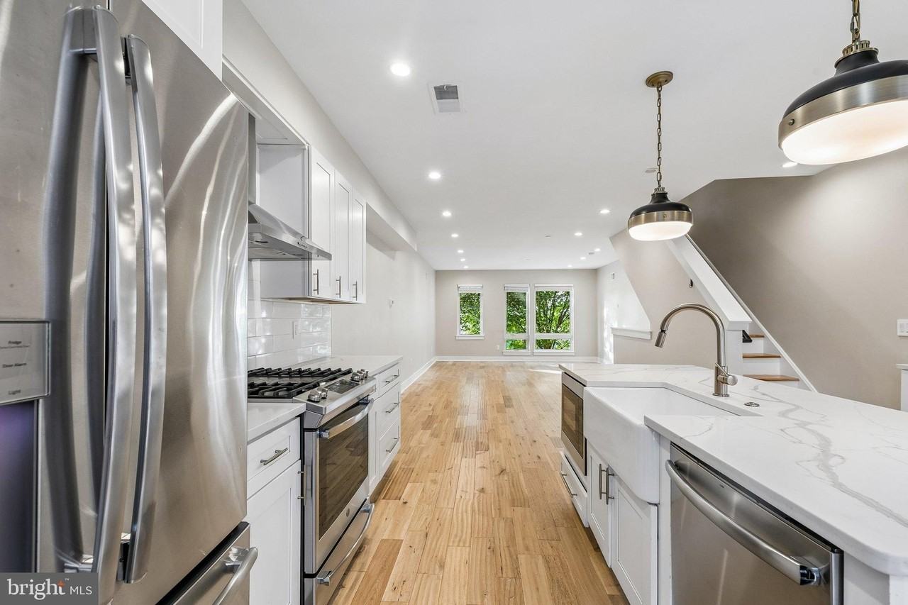 1811 Blair St - Photo 6 of 45