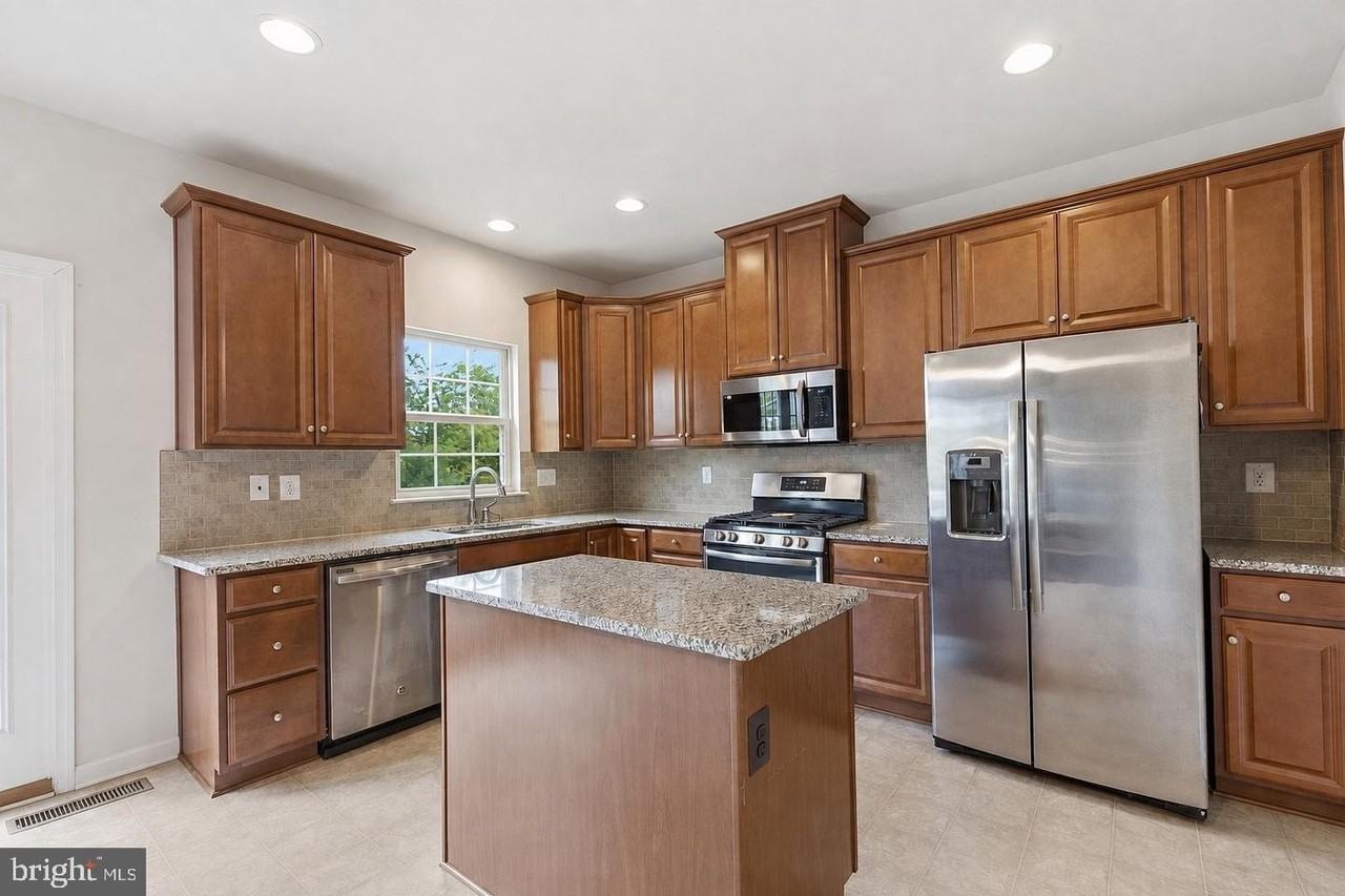 1623 Fowler Ridge Ct - Photo 7 of 28