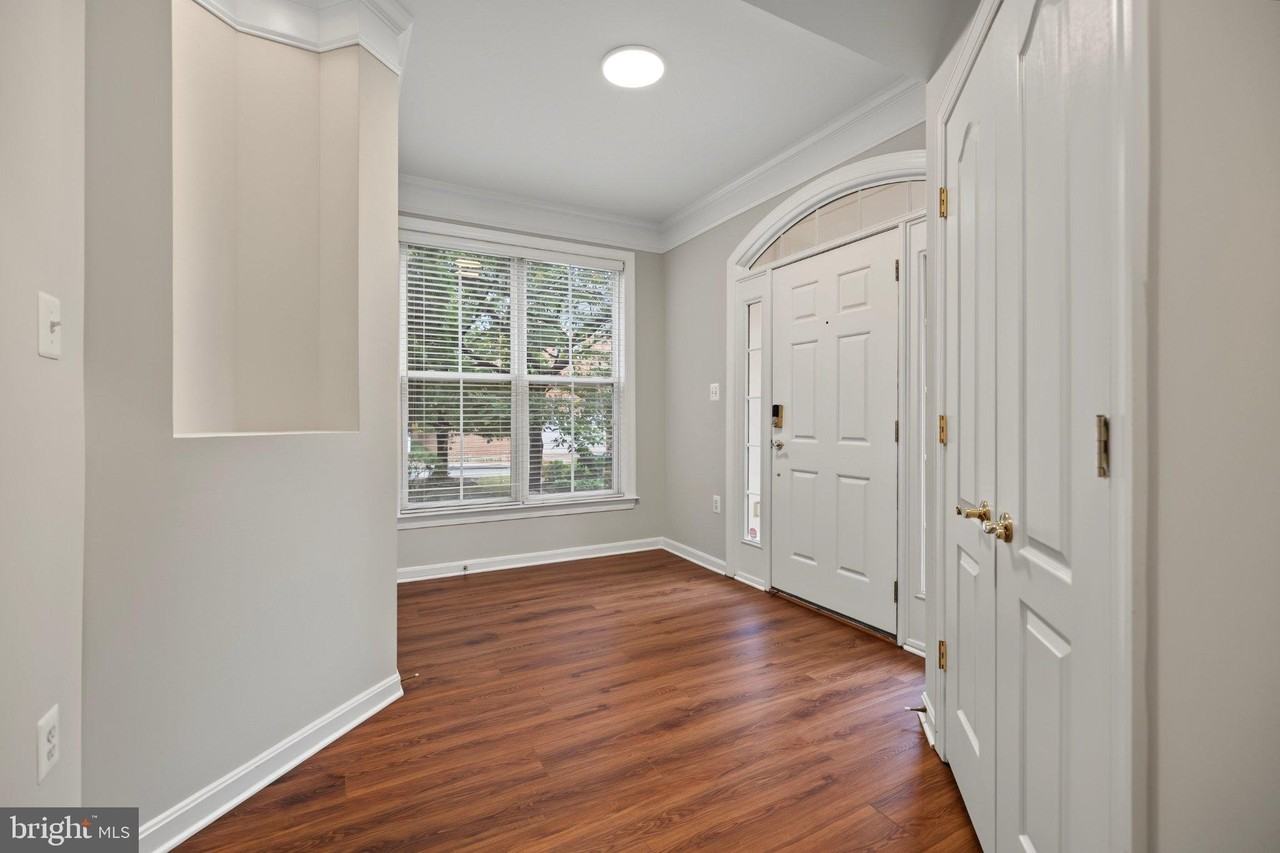 5256 Bessley Pl - Photo 6 of 50