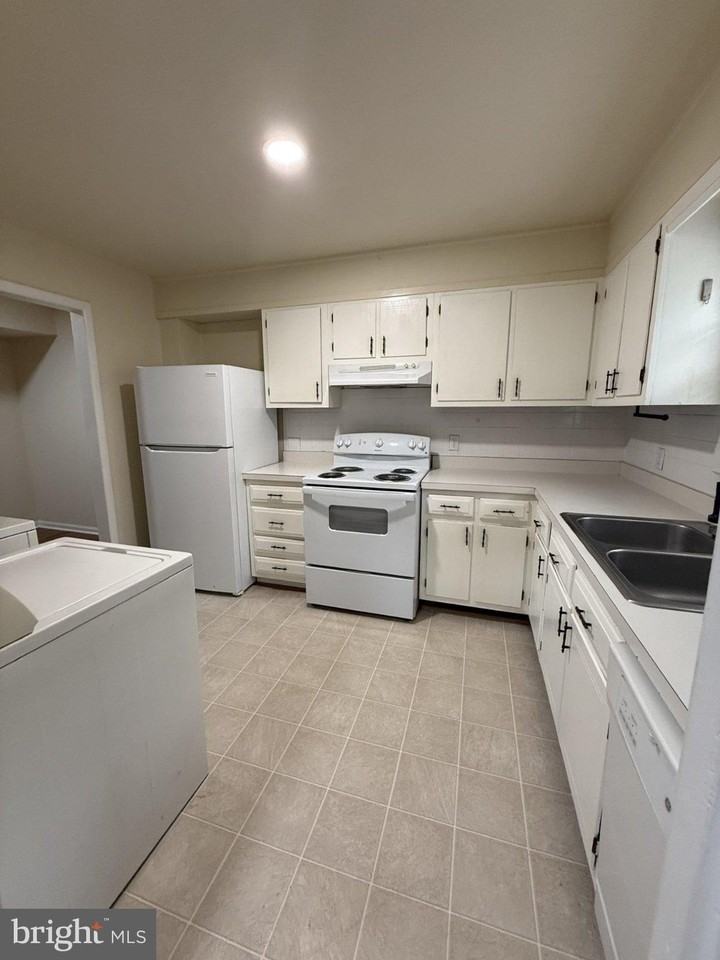 539 Willis St - Photo 3 of 15