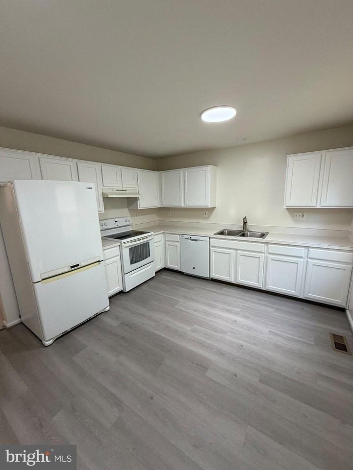 2888 Fall Oaks Pl - Photo 4 of 11