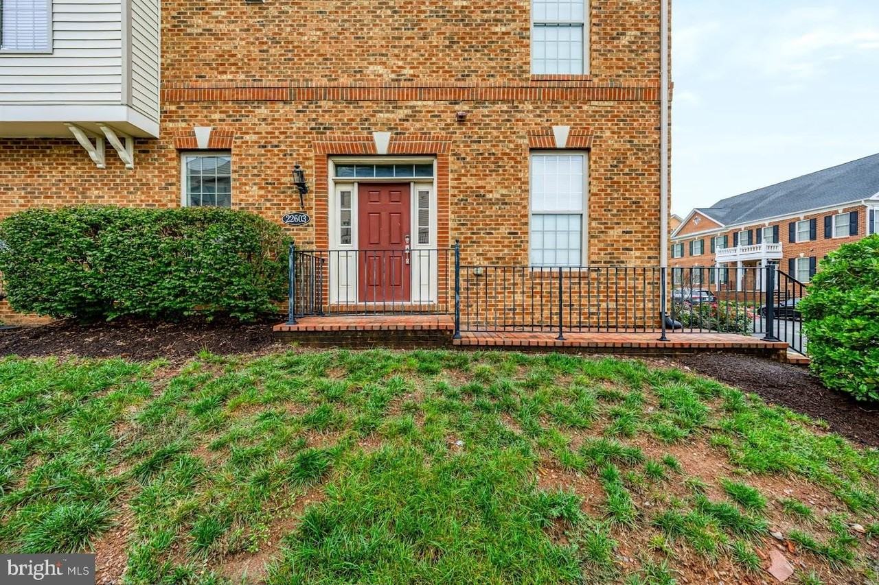 22603 Willington Sq - Photo 4 of 50