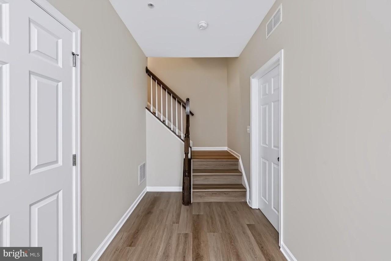 22603 Willington Sq - Photo 7 of 50