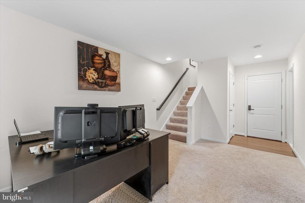 8194 Maude Ln - Photo 5 of 42