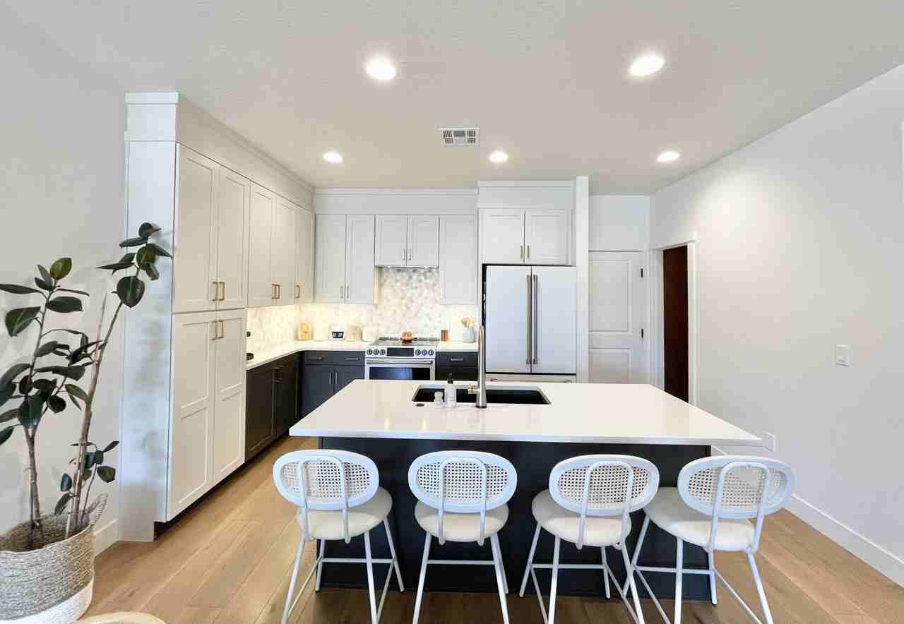 714 W Claystone Dr - Photo 6 of 43