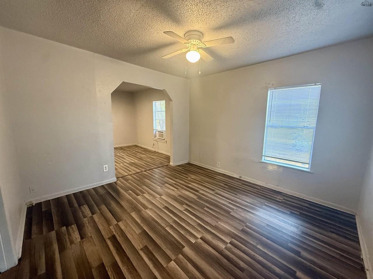 1019 Roosevelt St - Photo 2 of 18