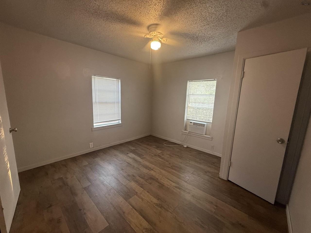 1019 Roosevelt St - Photo 6 of 18