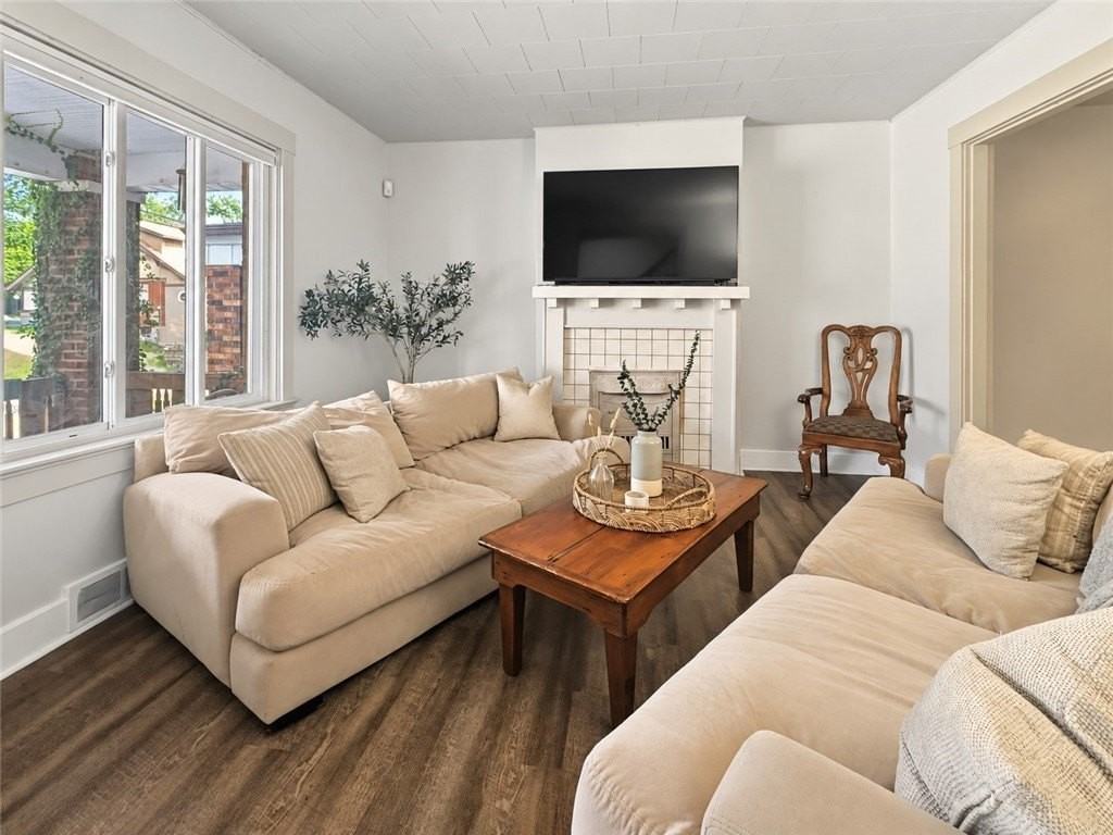 2904 Brentwood Ave - Photo 3 of 15