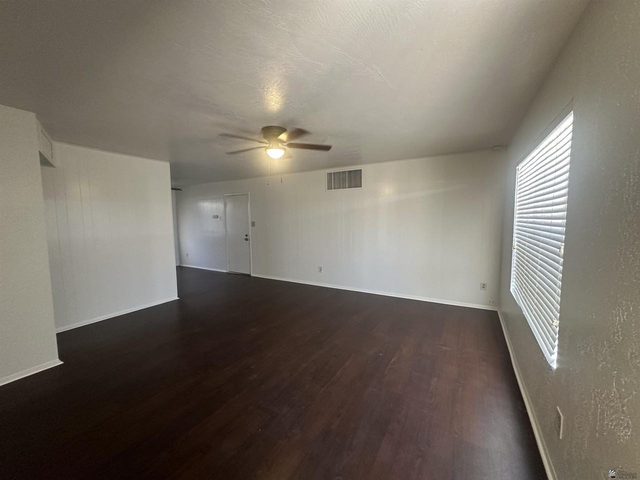 2264 W 19th St - Photo 5 of 12