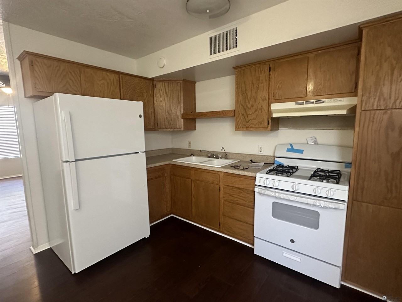 2264 W 19th St - Photo 6 of 12