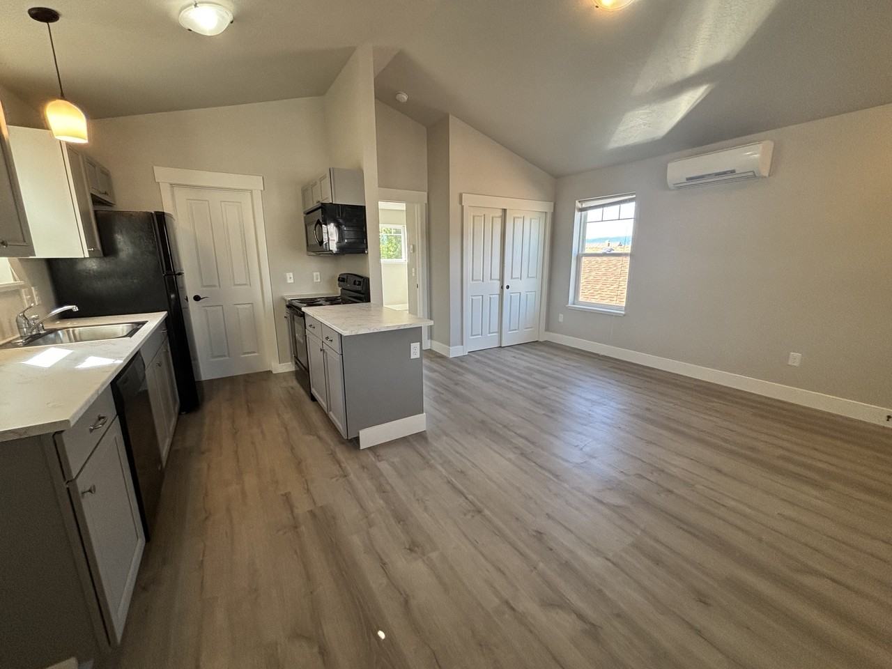 748 W Sussex Ave #748-201 - Photo 2 of 8