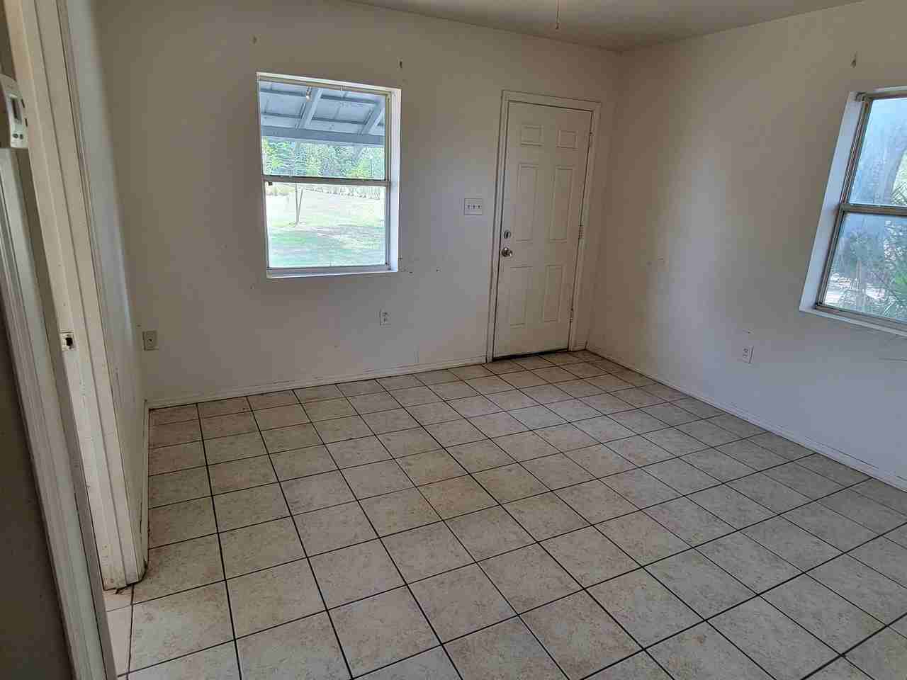 307 E Magnolia St #2 - Photo 4 of 9