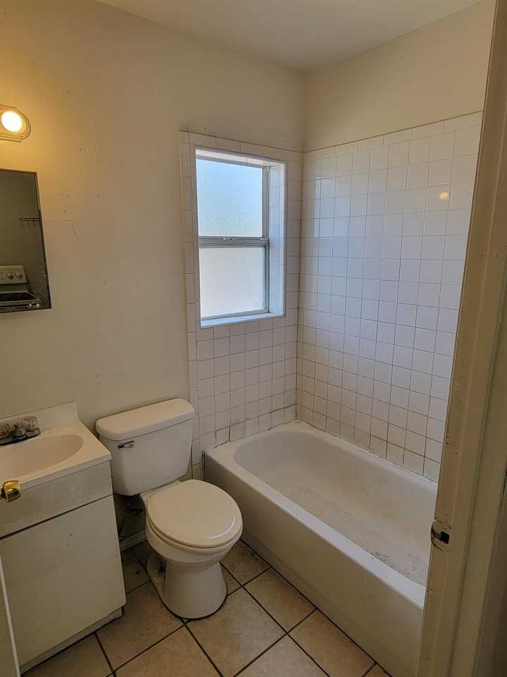 307 E Magnolia St #2 - Photo 5 of 9