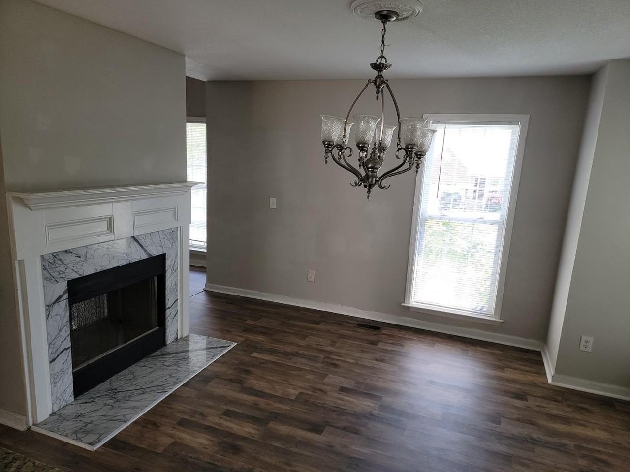 211 Zircon Ln - Photo 4 of 27