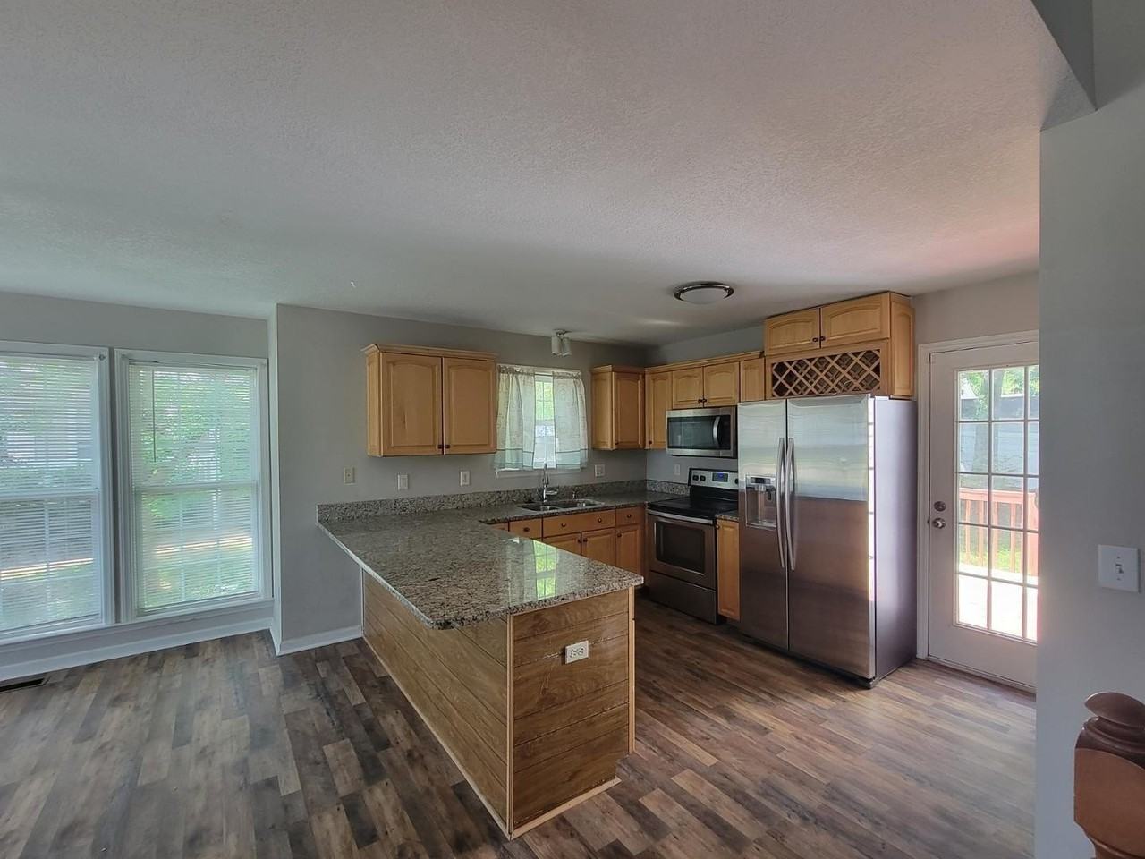 211 Zircon Ln - Photo 5 of 27