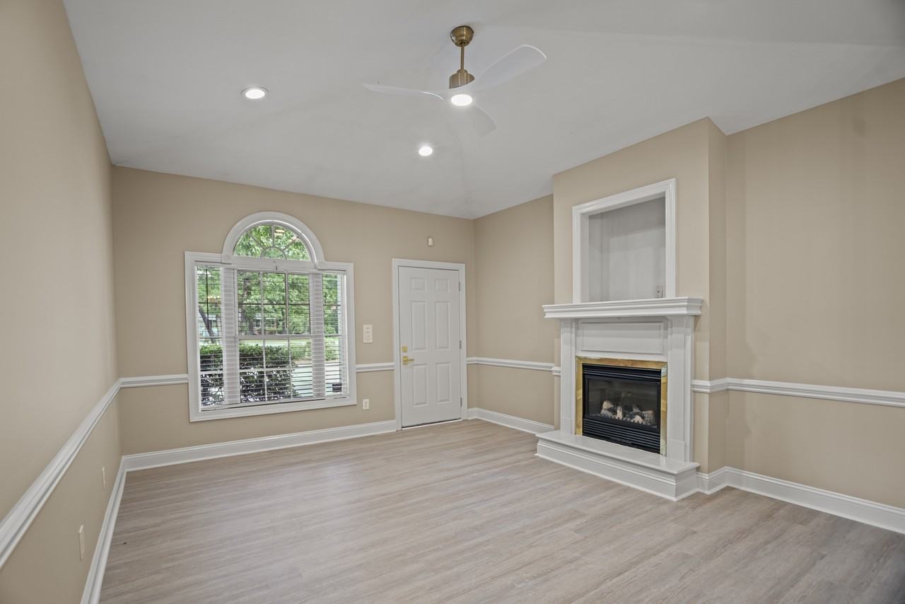 2404-B W Mccown Dr #1 - Photo 5 of 37