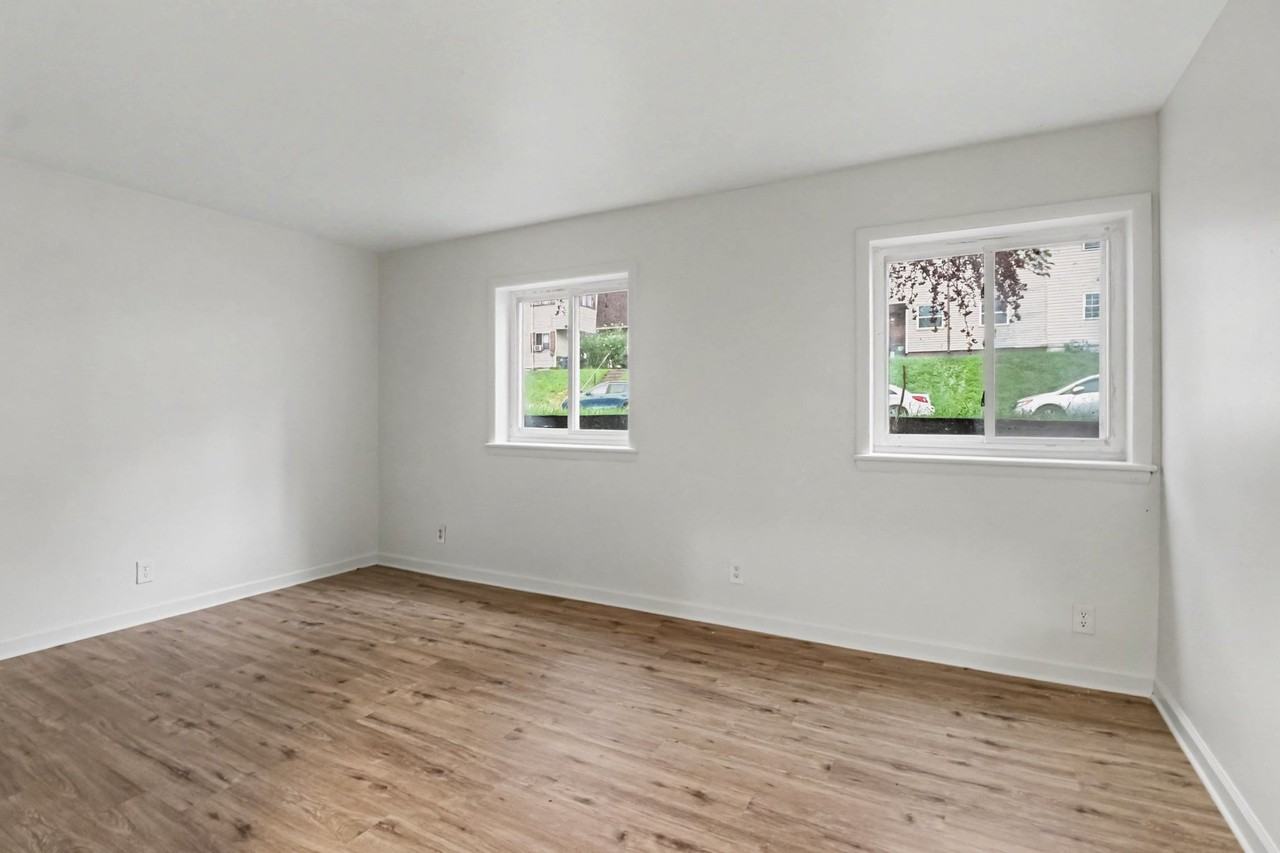 518 Saint Marys Dr #1 - Photo 3 of 15