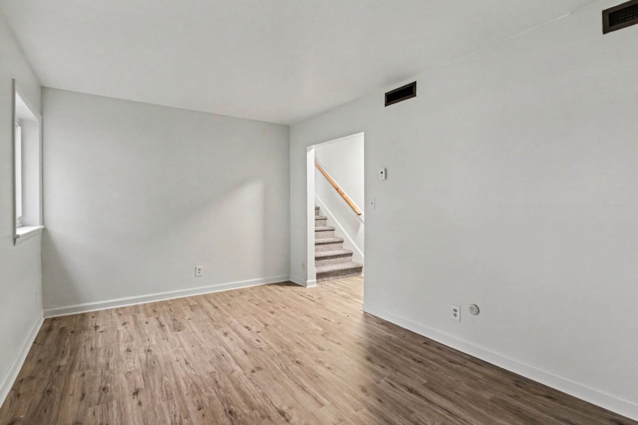 518 Saint Marys Dr #1 - Photo 4 of 15